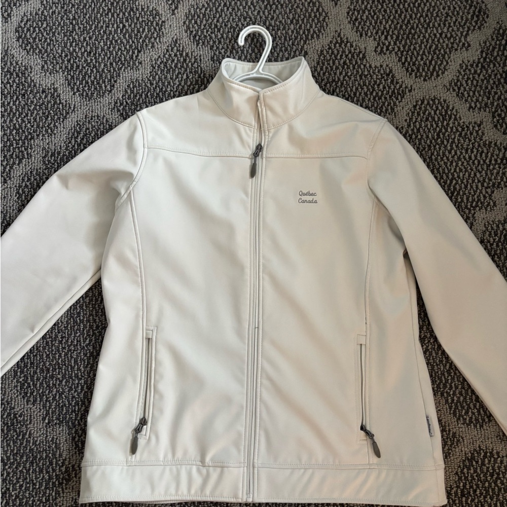 White Ski Jacket with Stand-Up Collar and Water-Resistant Material